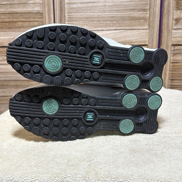 Nike Shox Enigma Women's Running Gym White Black Gold Used Like New Women’s 12 - Picture 8 of 14